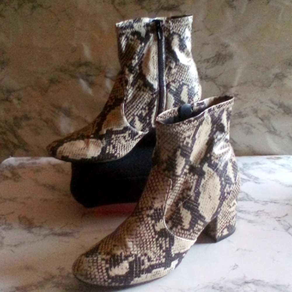 Time and Tru Women's Faux Snakeskin Heeled Ankle Boots Size 10 - Picture 1 of 10